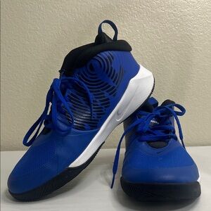 NIKE Team Hustle D9 Game Royal Size 6.5Y